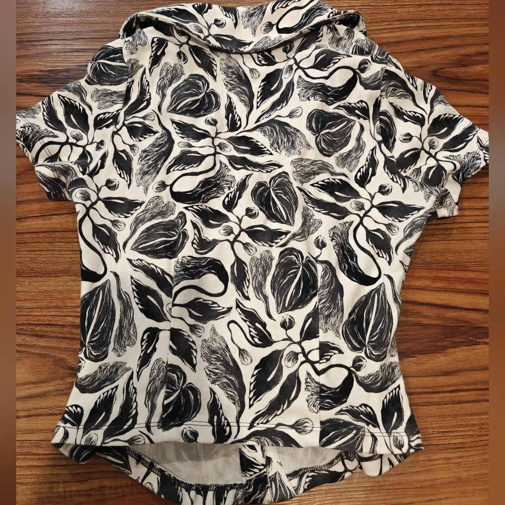 Maeve Black and White Floral Button-Front V-Neck Shirt - Picture 4 of 7